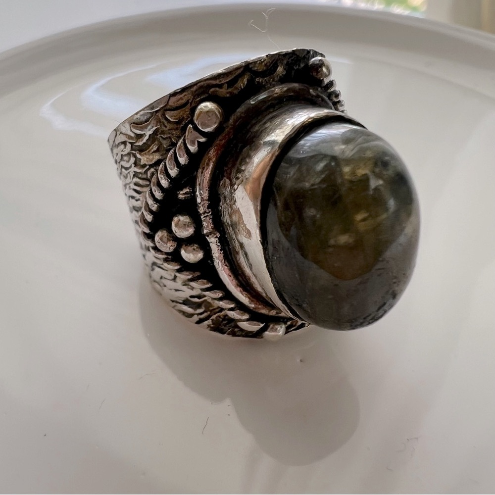 Silver Statement Fashion Ring with Dark Stone Size 7